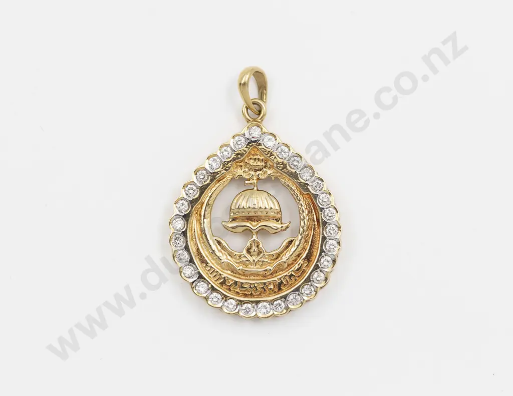 18ct 30stone Diamond Royal Bolkiah Family of Brunei Pendant Image 1++