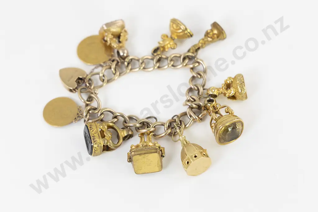 9ct Curb Link Bracelet Image 1++