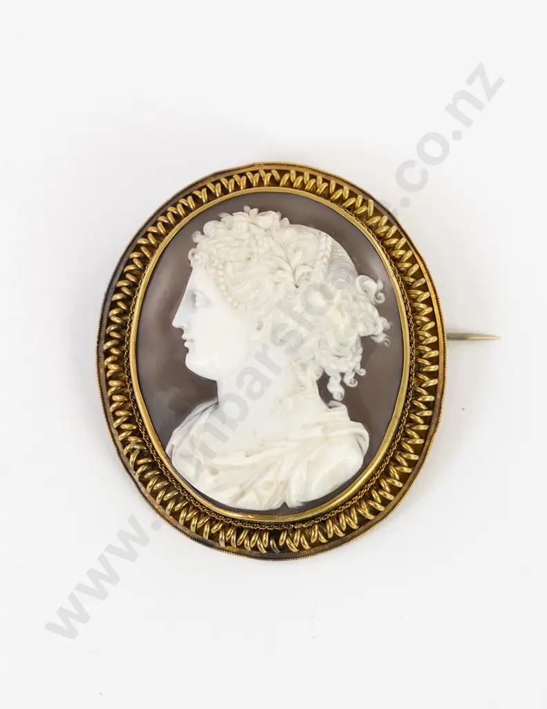 Original Cased Victorian 15ct Framed Portrait Cameo Brooch Image 1++