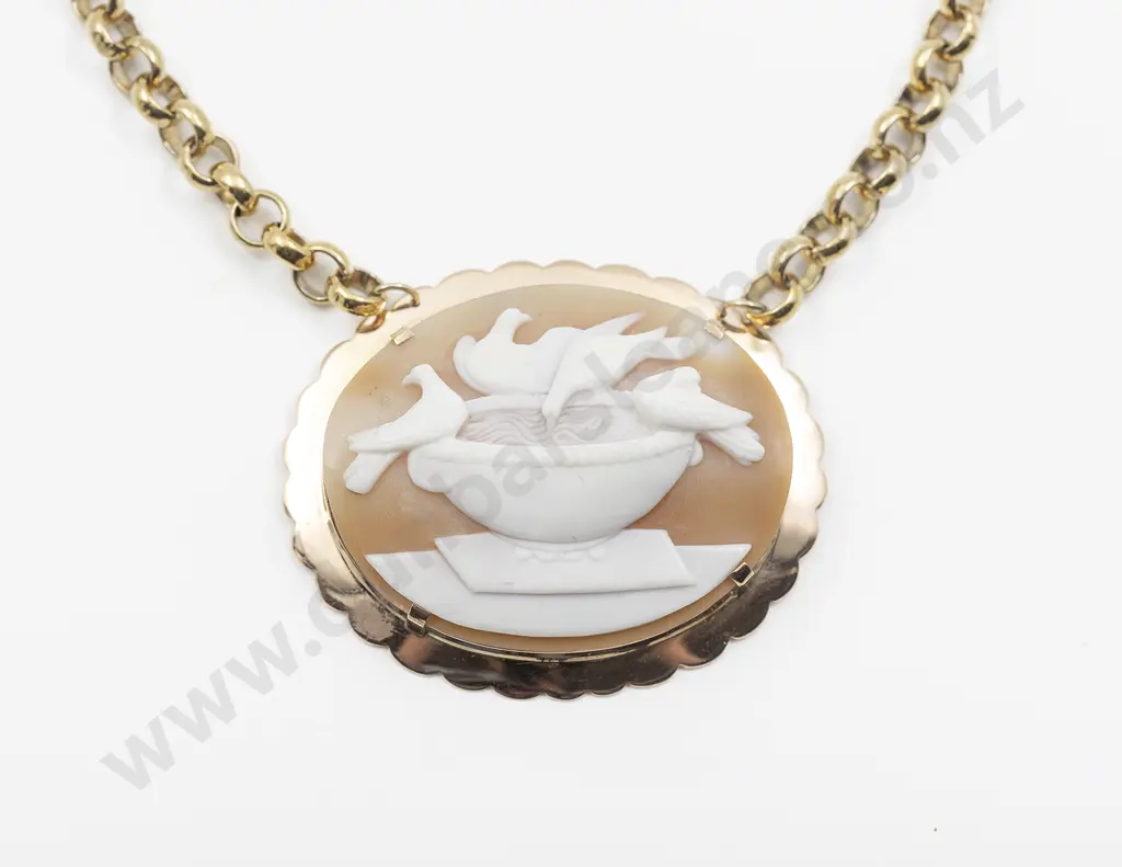 9ct Framed Cameo Pendant Image 1++