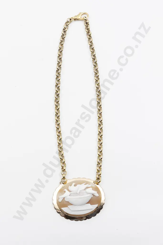 9ct Framed Cameo Pendant Image 1++