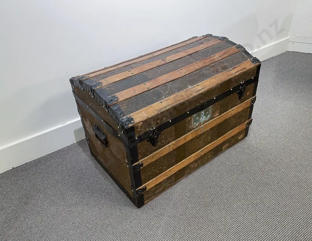 Vict Dome Top Sea Trunk Used in the movie "The Bounty" Image 1++