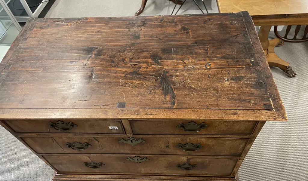 Early C18th Walnut Chest on Chest Image 1++