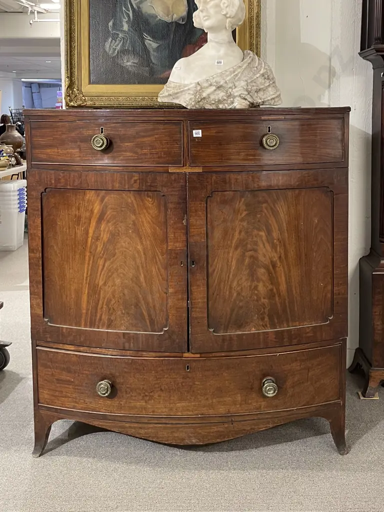 Regency Mahogany Bowfront Linen Press Image 1++