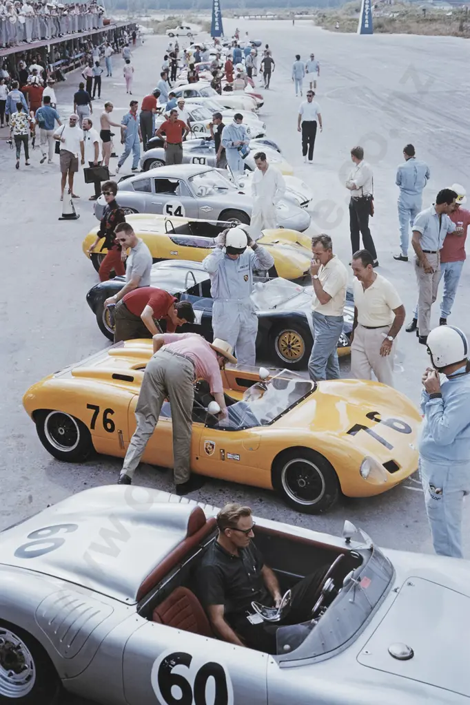 Slim Aarons (American 1916 - 2006) - The Bahamas Speed Week in Nassau 1963 Image 1++