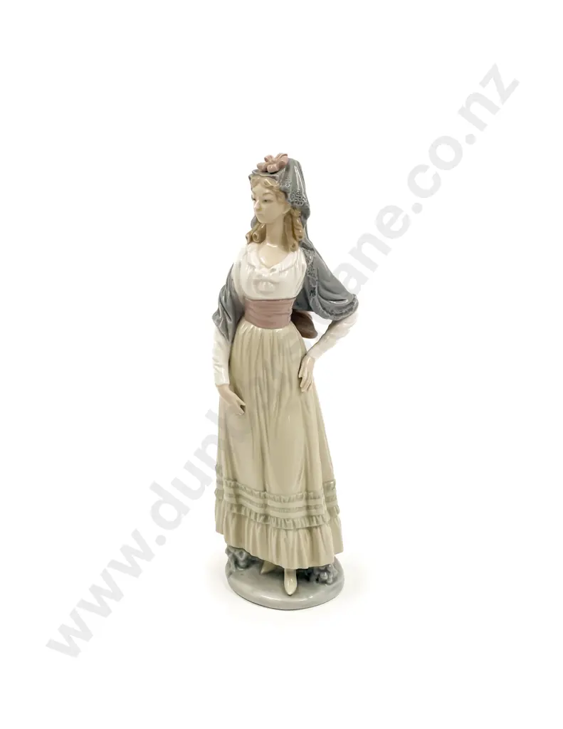 Lladro Young Lady Figurine Image 1++