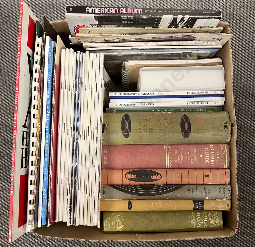 Quantity of Assorted Vintage Photographic Periodicals & Vintage Vinyl Reference Books Image 1++
