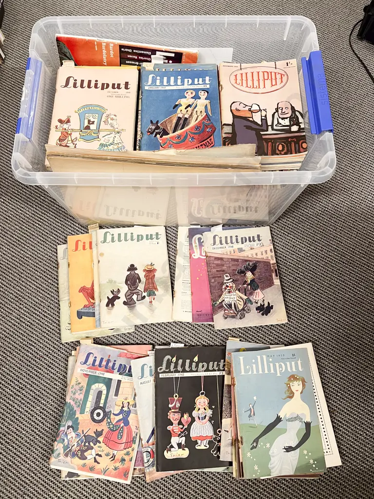 Box Quantity of Assorted Lilliput Booklets etc Image 1++