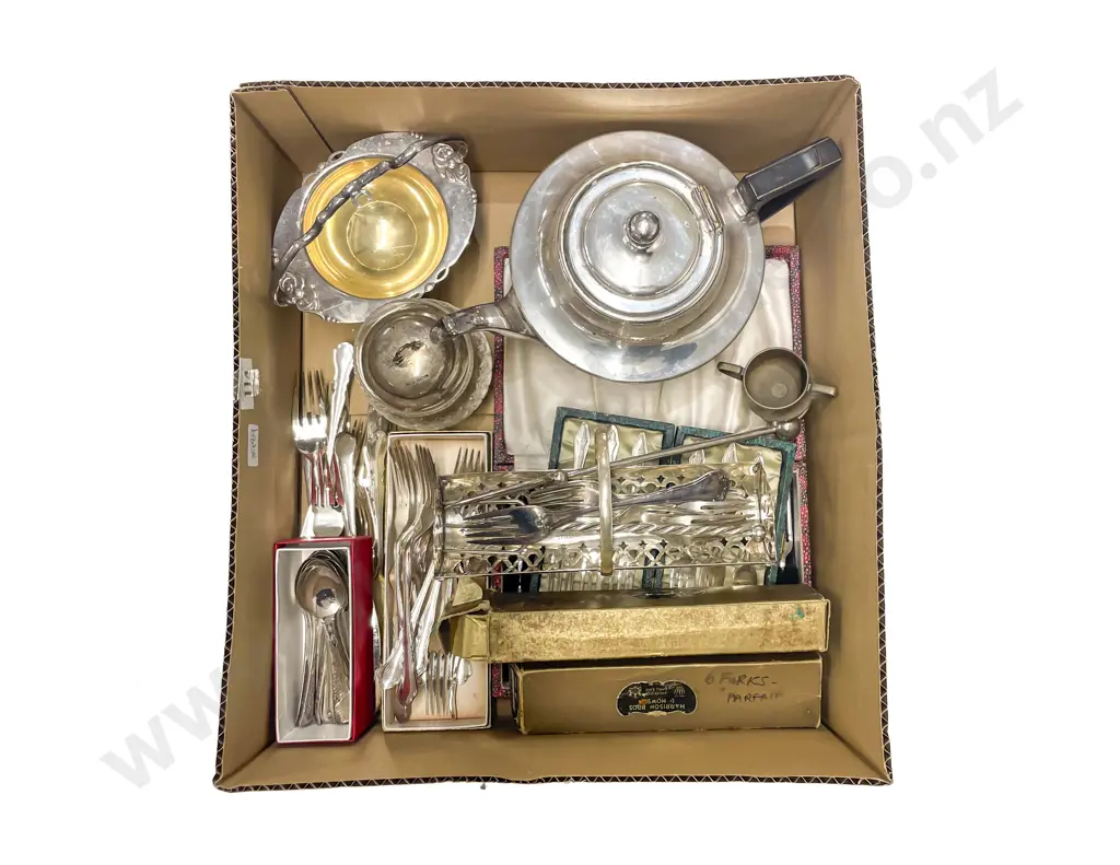 Quantity of Assorted S/P Kitchenalia Image 1++