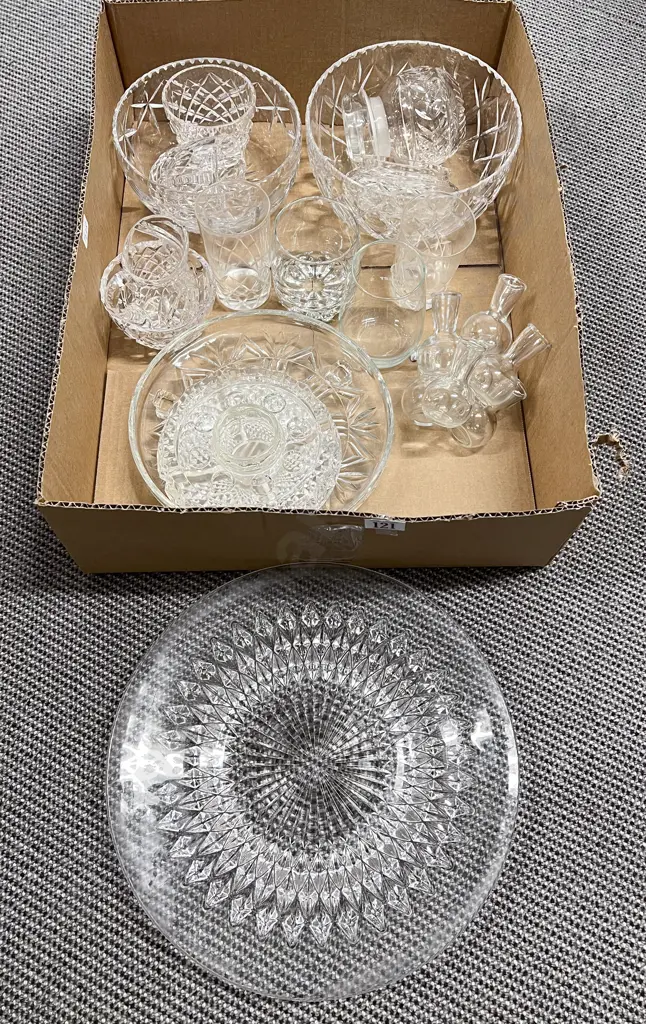 Quantity of Assorted Crystal and Glass Ware Image 1++