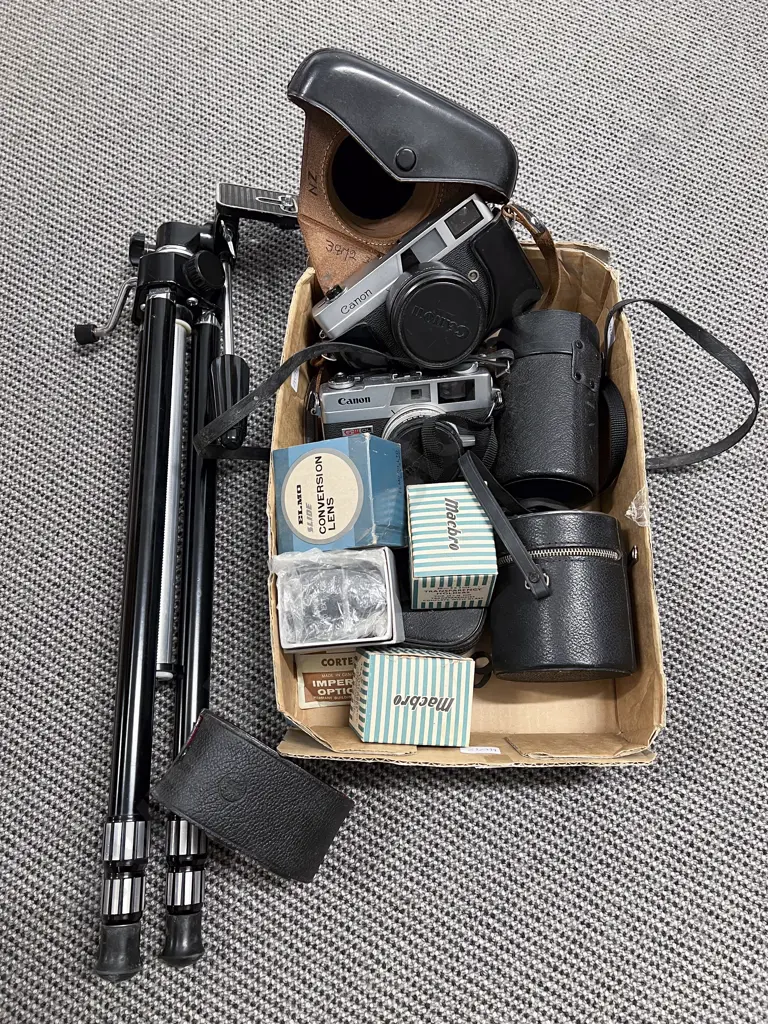 Quantity of Assorted Vintage Camera Gear incl Tripod & Canonet QL17 Camera Image 1++