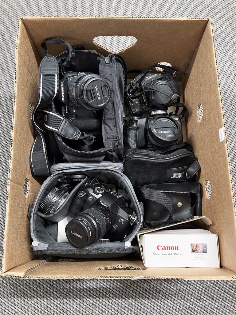 Quantity of Early C20th Cameras etc Image 1++