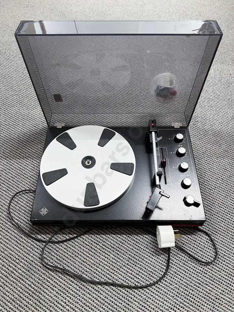 Liftomat S Turntable with Accessories Image 1++