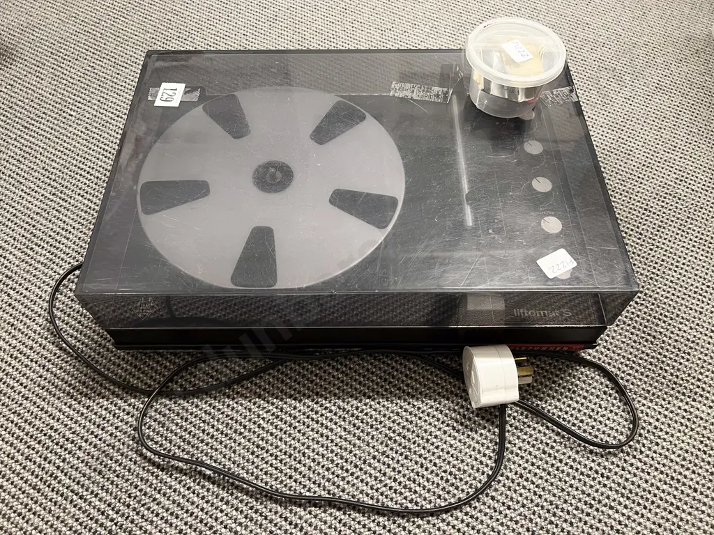 Liftomat S Turntable with Accessories Image 1++