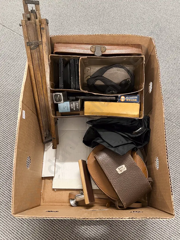 Antique The "Sanderson" London Camera with Tripod & Assorted Image 1++