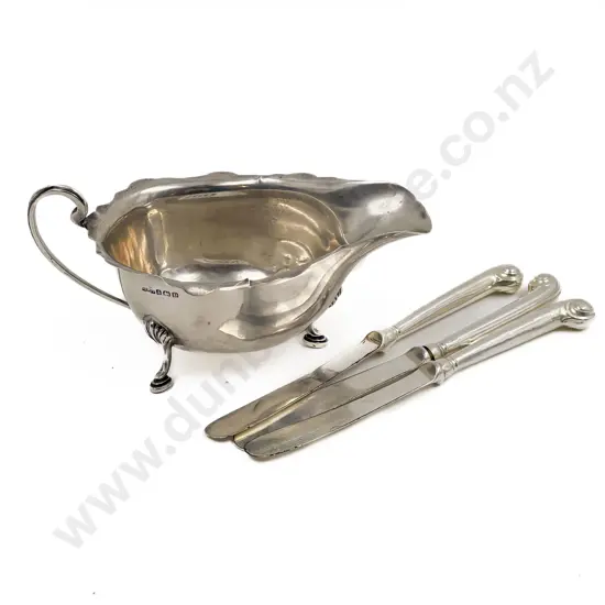 S/S Sauce Boat with Three S/S Butter Knives