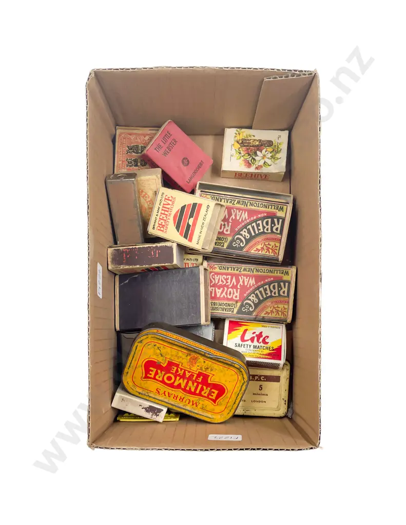 Quantity of Assorted Vintage Matchboxes Lighters etc Image 1++