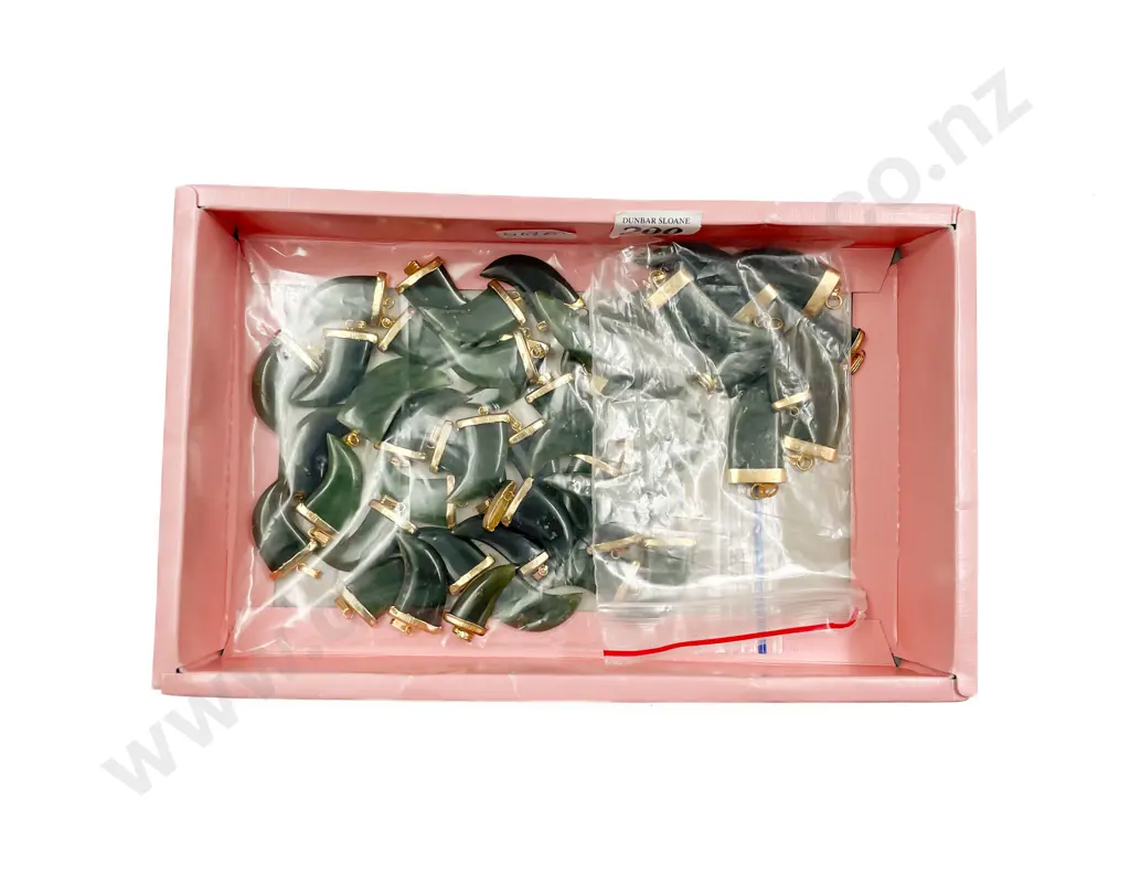 Quantity Jade Shark Tooth Type Pendants Image 1++