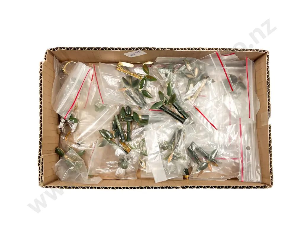 Quantity Various Jade Pendants Image 1++
