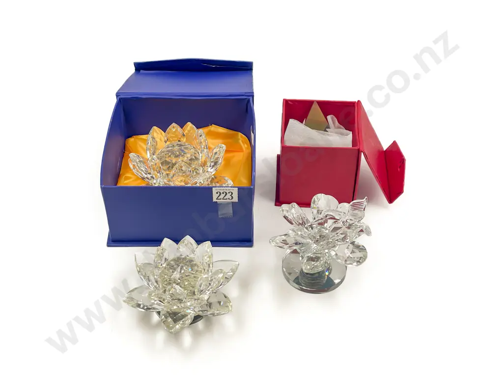 Glass Pyramid Paperweight with Three Crystal Desk Ornaments Image 1++