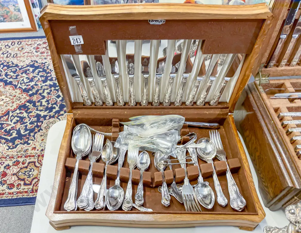 Canteen of Double Struck Kings Pattern Cutlery Image 1++