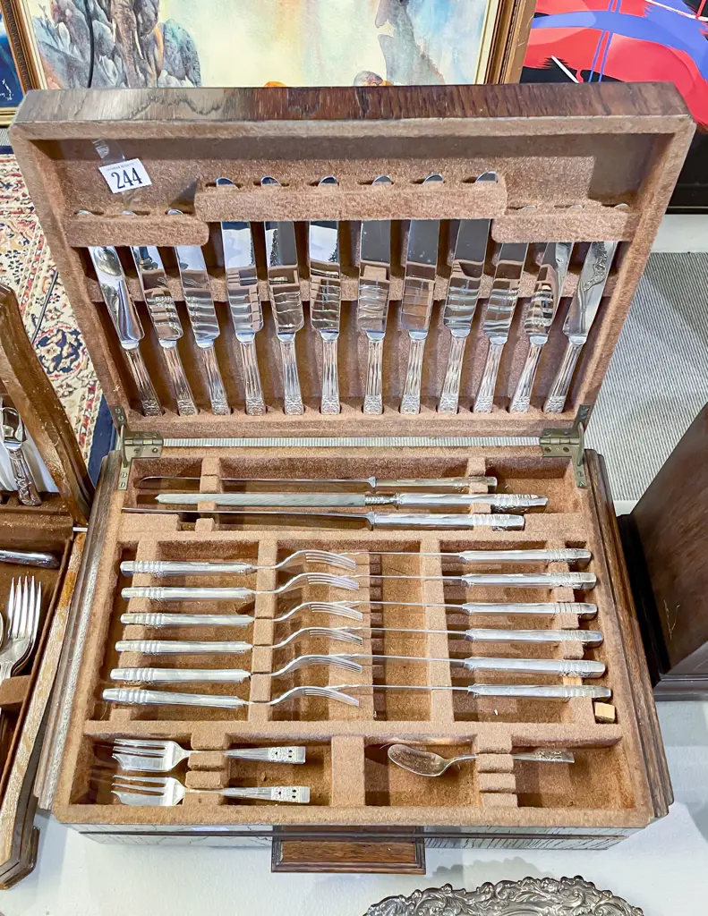 Canteen of Cutlery Image 1++