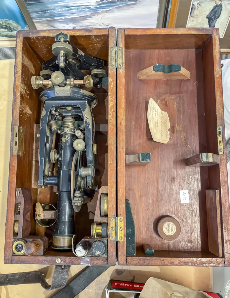 Cased Vintage Theodolite Image 1++