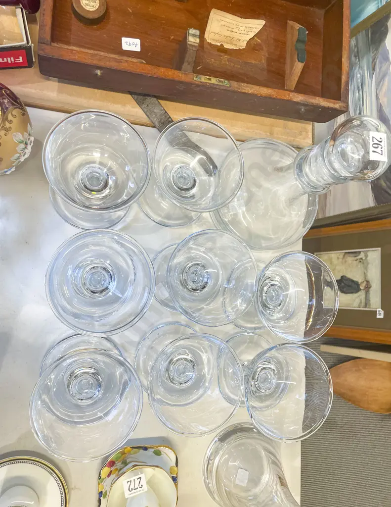 Eight Oversized Glasses with Decanter Image 1++