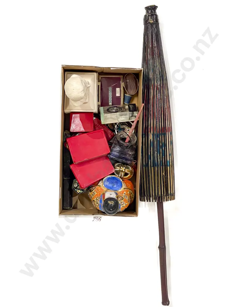 Box of Assorted incl Rice Paper Umbrella Image 1++