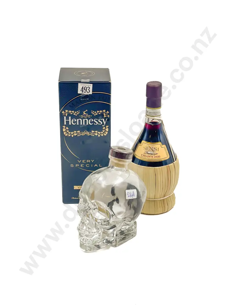 Boxed Hennessy Cognac together with 2020 Chianti & Crystal Head Vodka Image 1++