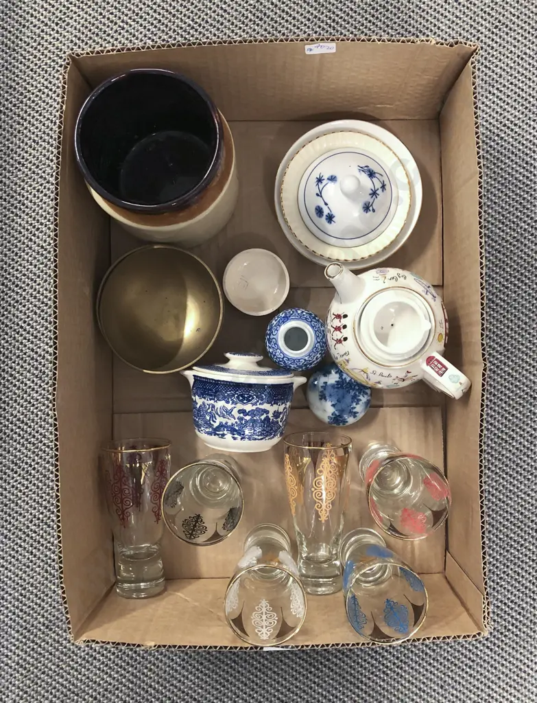 Quantity of Assorted China & Glass Ware Image 1++