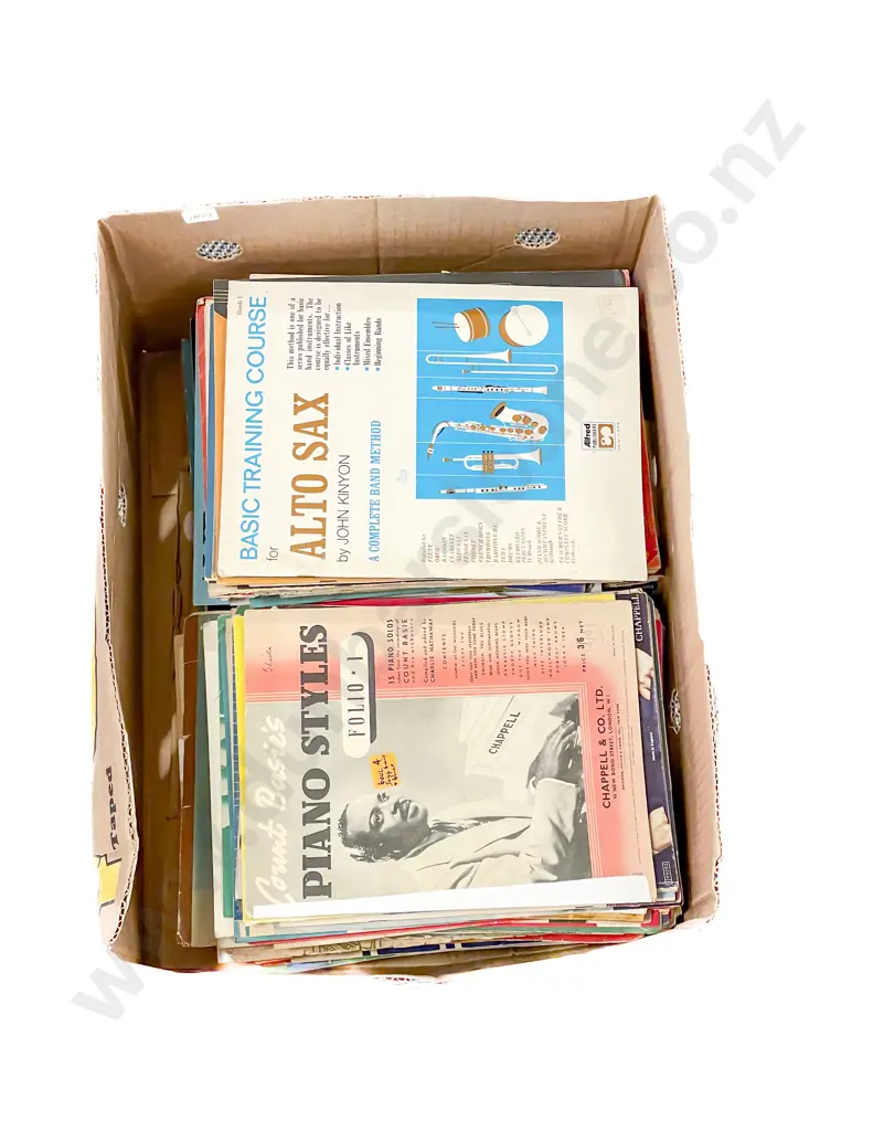 Quantity of Assorted Periodicals etc (PHOTO CHANGE) Image 1++