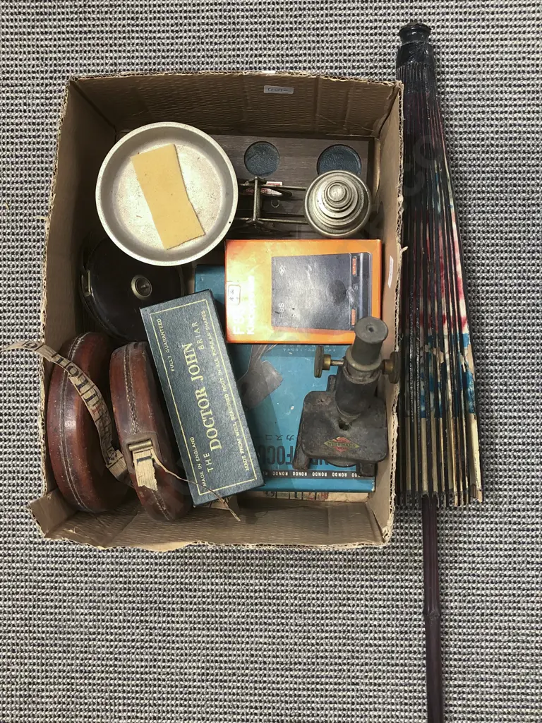 Quantity of Assorted Vintage incl Scales & Tape Measures Image 1++