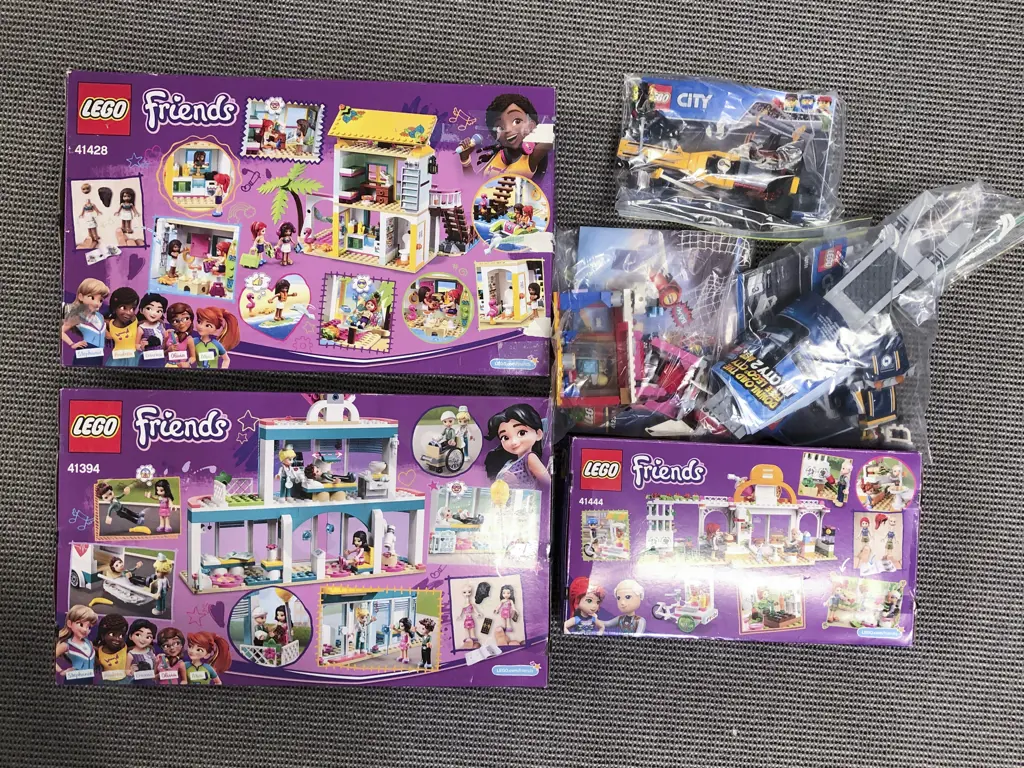 Quantity of Assorted Lego Image 1++