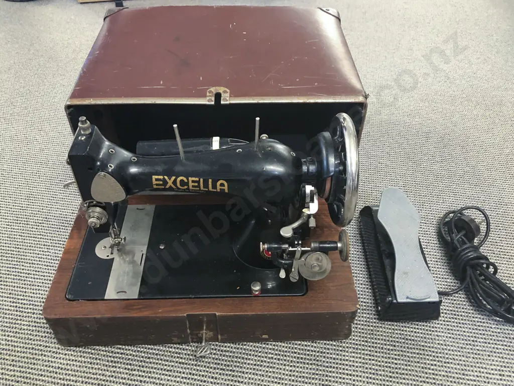Excella Cased Sewing Machine with Foot Pedal Image 1++