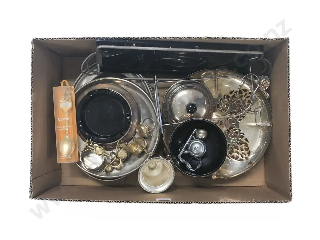 Qty of Assorted Metal Ware Etc Image 1++