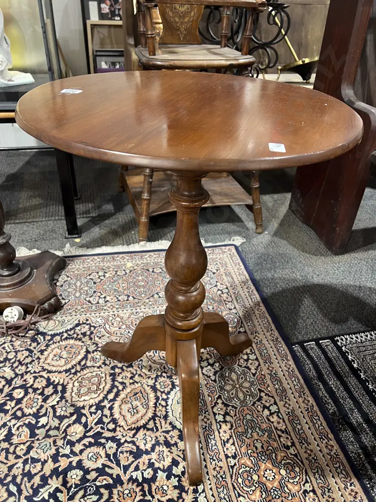 Tripod Based Wine Table Image 1++