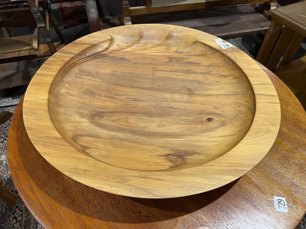 Rob Waanders NZ Rimu Turned Wood Charger Image 1++
