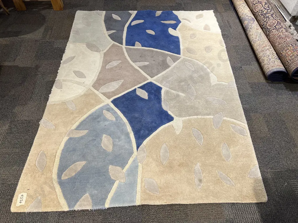 Modern Design Woolen Floor Rug Image 1++