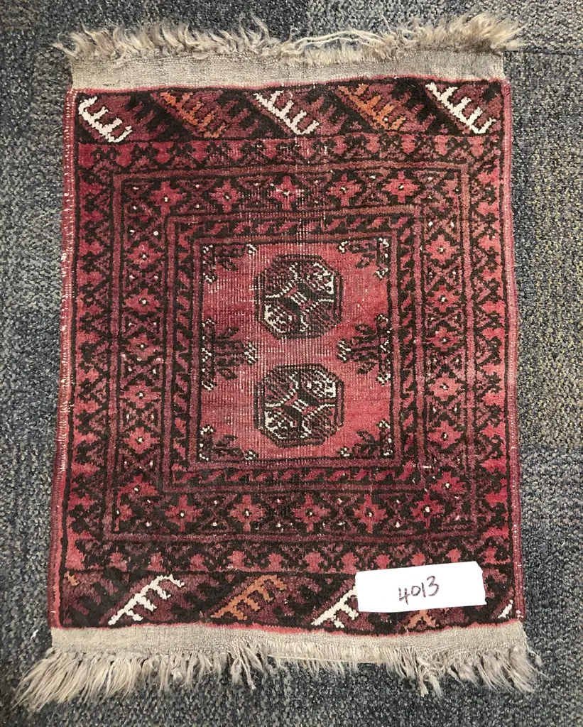 Small Persian Floor Rug Image 1++