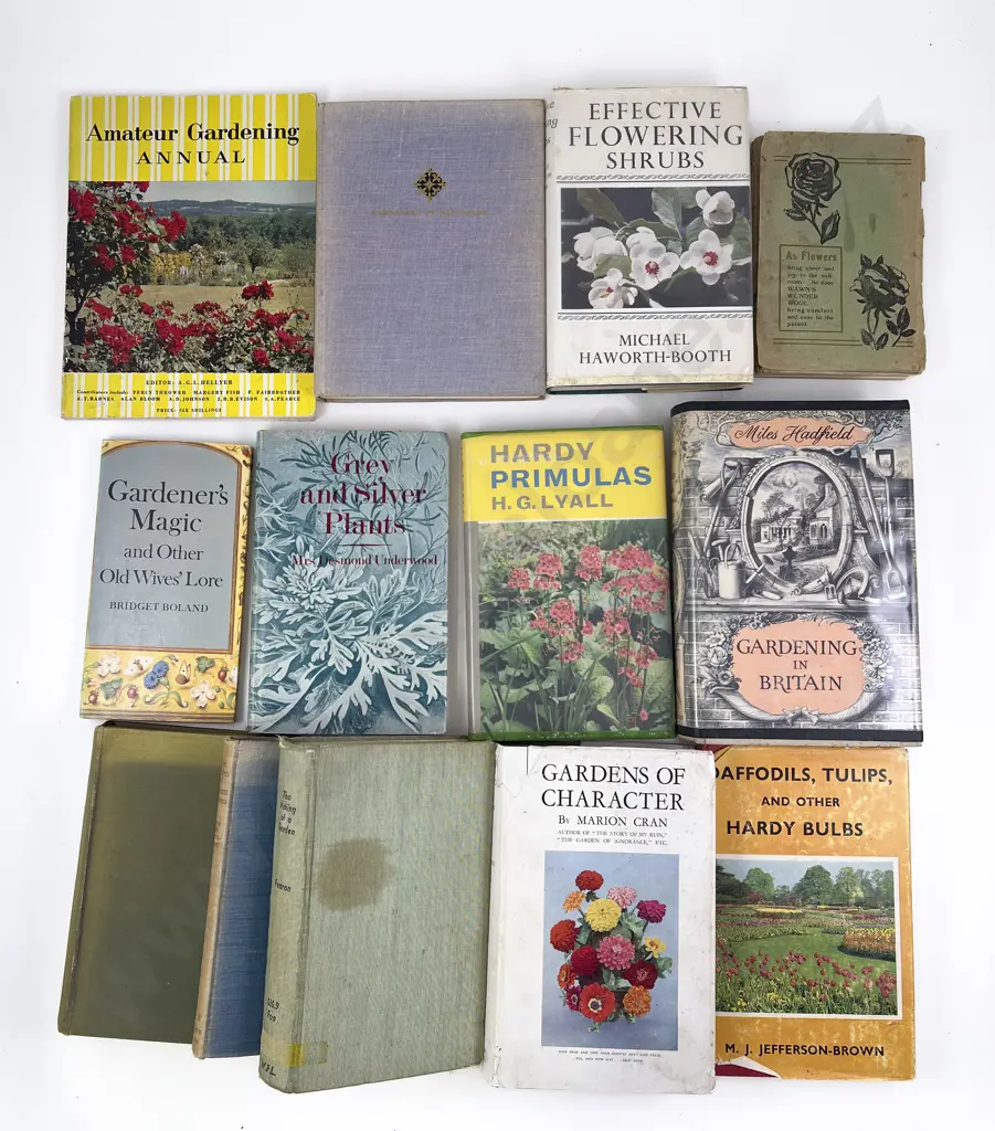 Box of Assorted Vintage Gardening Books Image 1++
