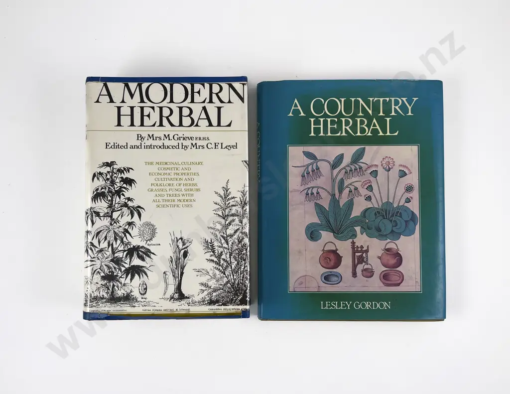 A Modern Herbal by Mrs M Grieve Image 1++