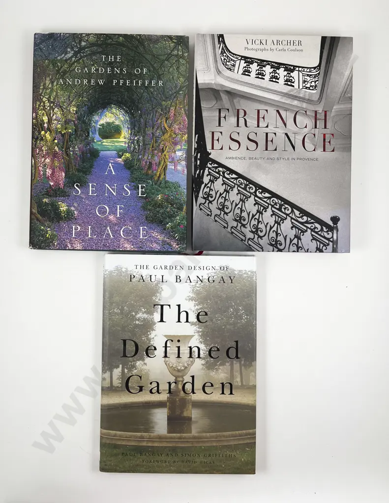 The Defined Garden by Paul Bangay & Two Others Image 1++