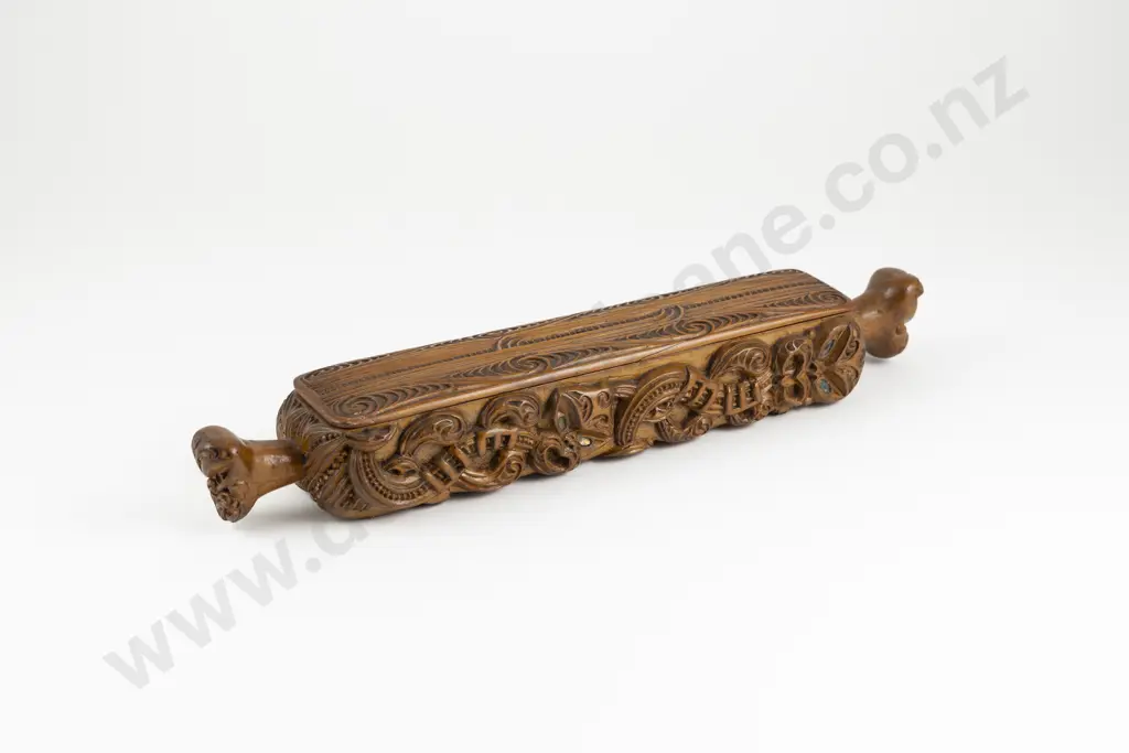 An early 20th Century Box Carved By Thomas Aubrey Chappé Hall Image 1++