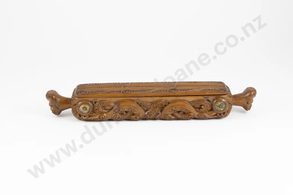 An early 20th Century Box Carved By Thomas Aubrey Chappé Hall Image 1++