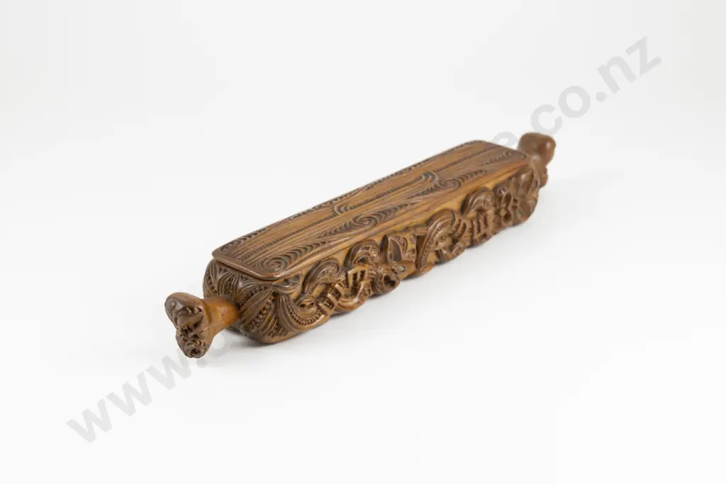 An early 20th Century Box Carved By Thomas Aubrey Chappé Hall Image 1++