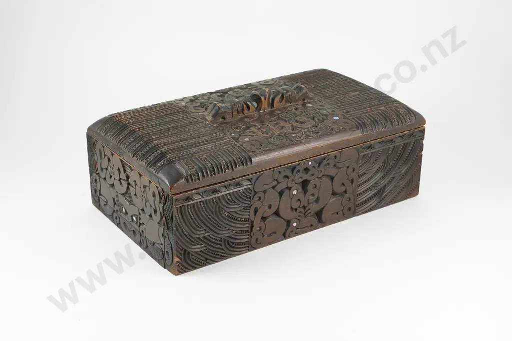 Large Antique Carved Lidded Maori Box Image 1++