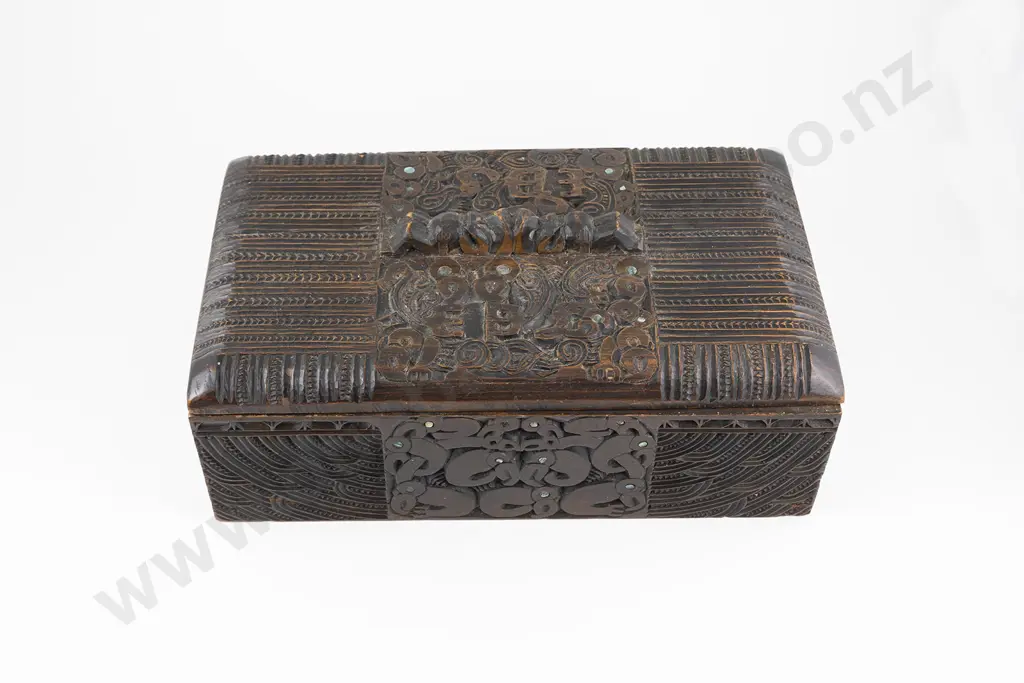 Large Antique Carved Lidded Maori Box Image 1++