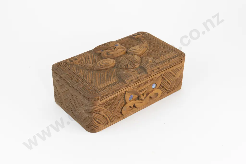 Carved Lidded Maori Box c.1930s Image 1++