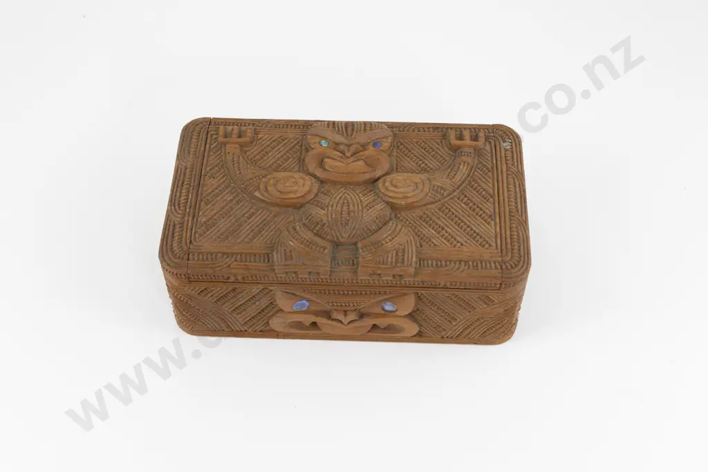 Carved Lidded Maori Box c.1930s Image 1++